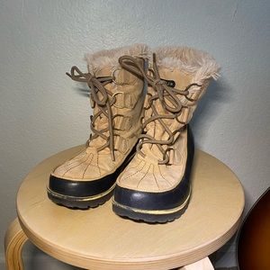 JBU memory foam duck boots